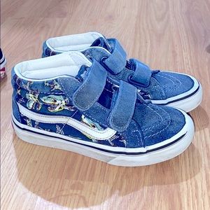 Boys shark 🦈 vans high tops